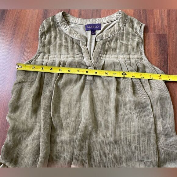 Artesia sage green sleeveless layered Boho top with lace Size small - Picture 8 of 9